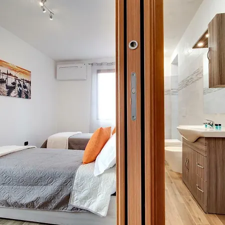 Blue Lagoon Apartment *